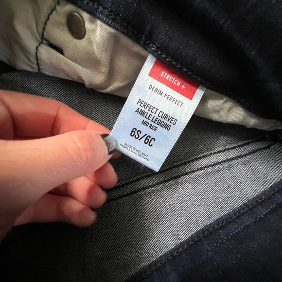 Express Perfect Curves Ankle Jean Leggings - Dark Wash - Picture 6 of 6